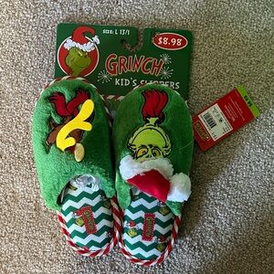 Dr. Seuss Grinch Boys Slippers in Green and Red